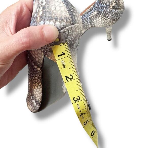 Stuart Weitzman Python Stiletto Pumps Women’s Size 8 Textured Blue Cream Snake - Picture 12 of 12